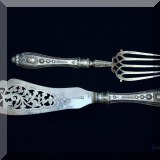 S27. Sterling silver Roberts & Belk Victorian fish serving set. 